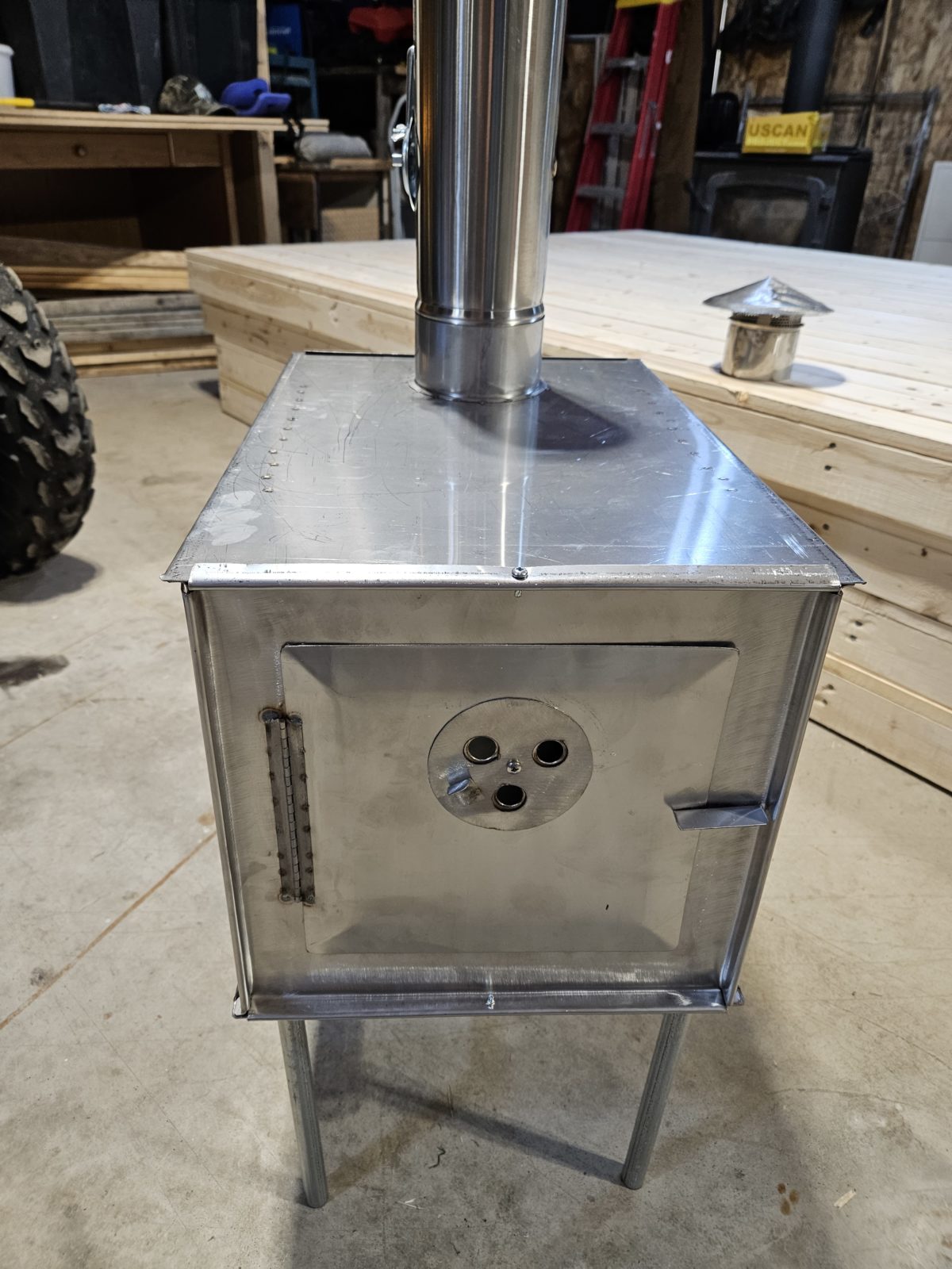 SPIKE HUNTS – Off the Grid Adventures Inc.